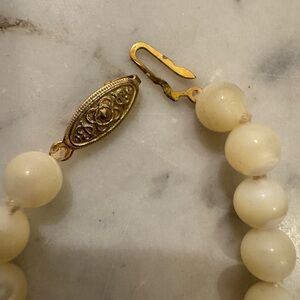 Vintage jade and mother of pearl necklace. Hawaiian style.